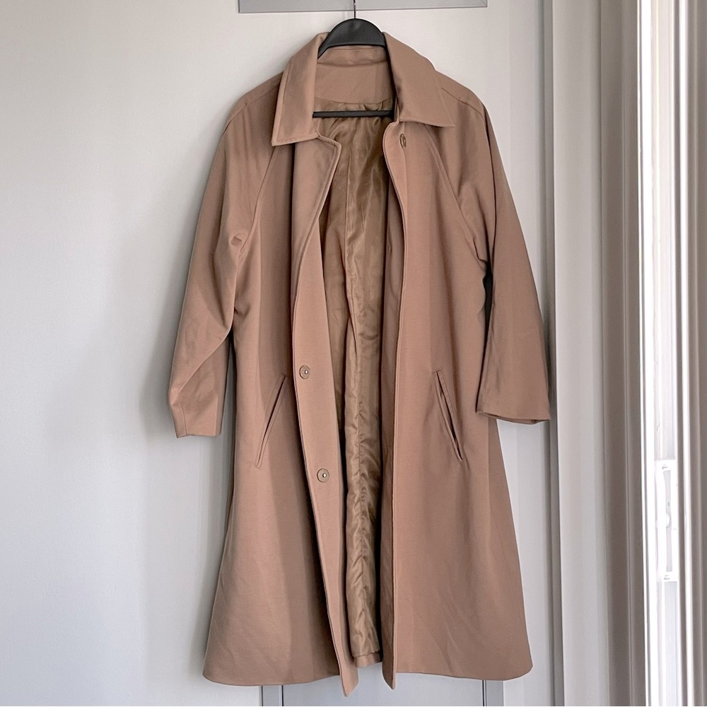 Classic Women's Tan Trench Coat